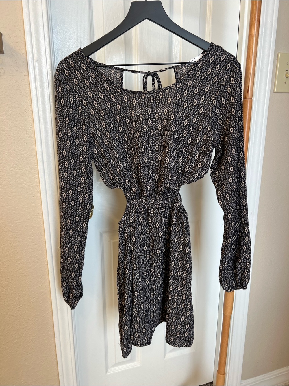 Blue Blush Black and Cream Long-Sleeve Printed Tie-Back Dress